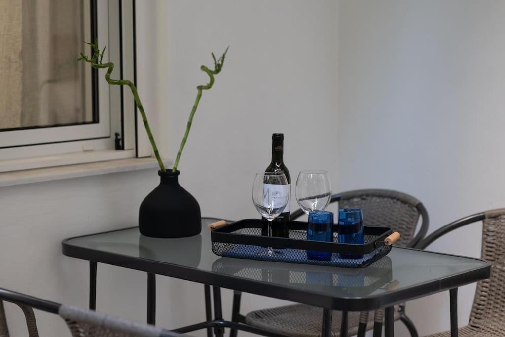 アテネStylish Abode Under Acropolis W/ Sunny Courtyard!アパートメント エクステリア 写真