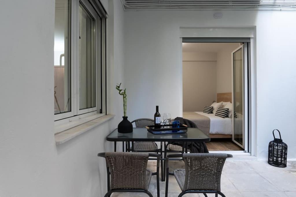 アテネStylish Abode Under Acropolis W/ Sunny Courtyard!アパートメント エクステリア 写真